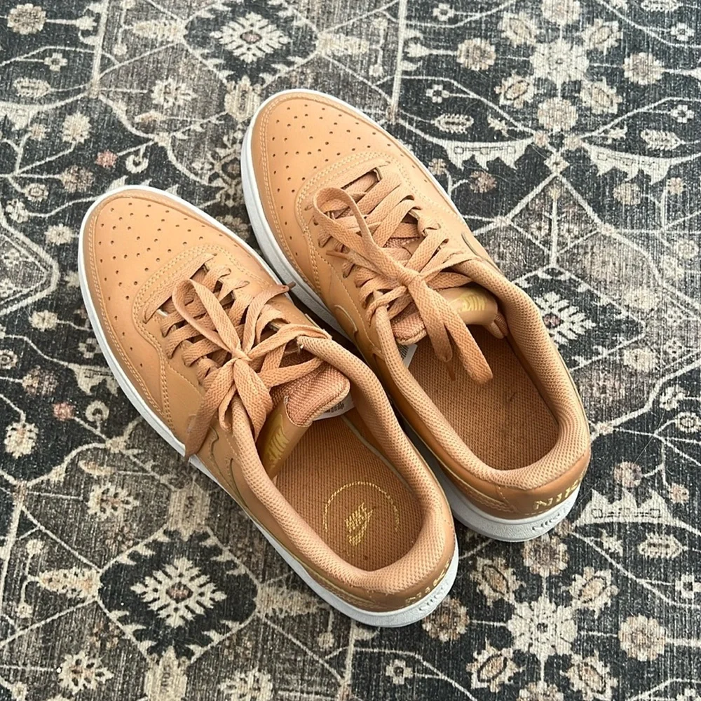 Nike - Picture 1 of 4